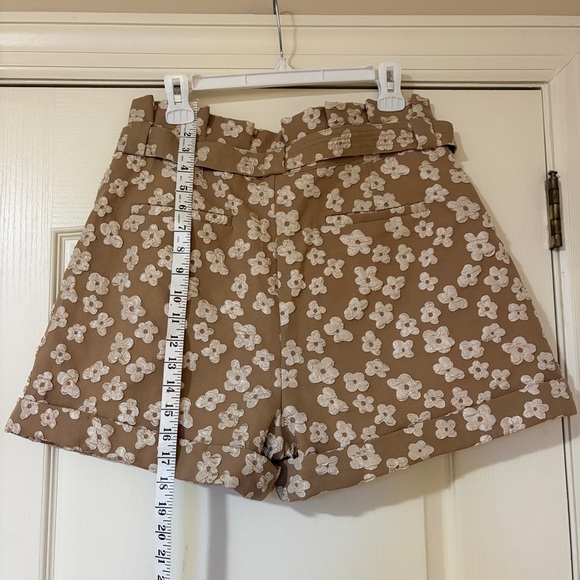 Garcia Floral Tan/Khaki Women's Shorts - Picture 6 of 11